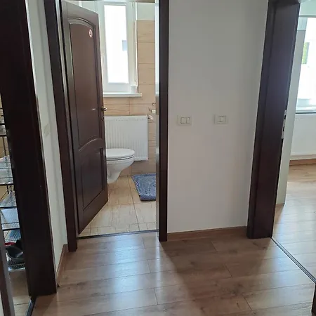Voll Ausgestattete Monteur- Direkt An Der Raffinerie In Einer Mit Kleinem Balkon *