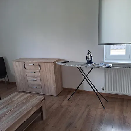 Voll Ausgestattete Monteur- Direkt An Der Raffinerie In Einer Mit Kleinem Balkon