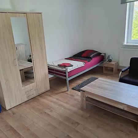 Voll Ausgestattete Monteur- Direkt An Der Raffinerie In Einer Mit Kleinem Balkon * Leuna