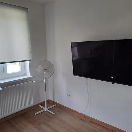 Voll Ausgestattete Monteur- Direkt An Der Raffinerie In Einer Mit Kleinem Balkon Apartament