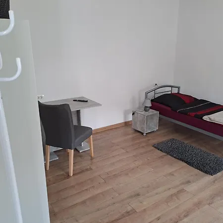 Voll Ausgestattete Monteur- Direkt An Der Raffinerie In Einer Mit Kleinem Balkon * Leuna