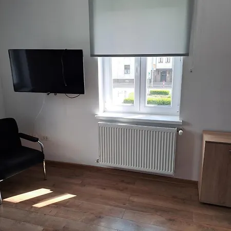 Voll Ausgestattete Monteur- Direkt An Der Raffinerie In Einer Mit Kleinem Balkon Apartament *